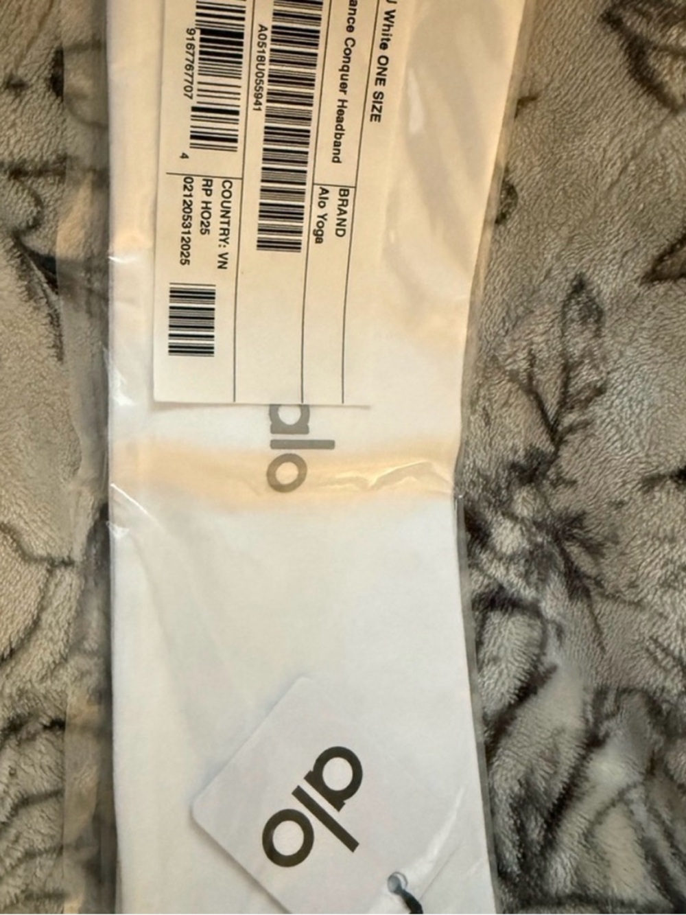 Alo Yoga White Performance Conquer Headband